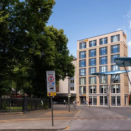 Yotelpad London Stratford, Select By Hilton-3